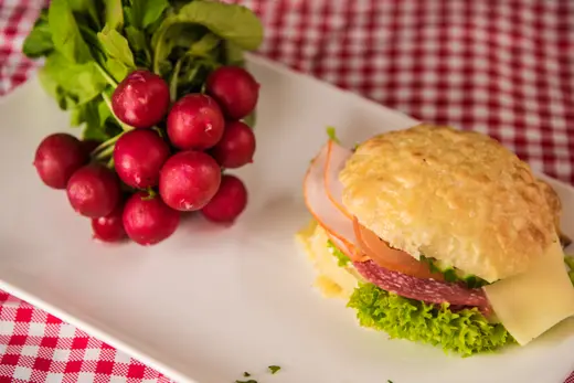 Käseknüller – belegtes Brötchen der Bäckerei Schwabe